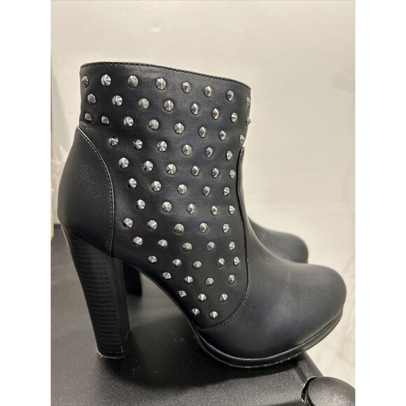 Womens Torrid 9W Black High Heel Boots Zipper Side Faux Leather Studded Flawed - Picture 2 of 13